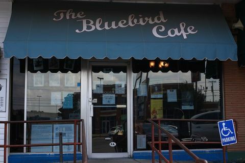 À quoi ressemble vraiment la coulisse du Bluebird Café