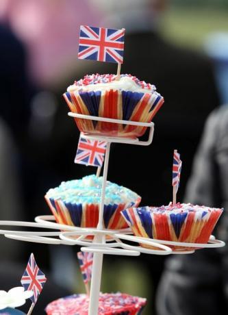 des fêtes de rue et des célébrations ont lieu dans tout le royaume-uni