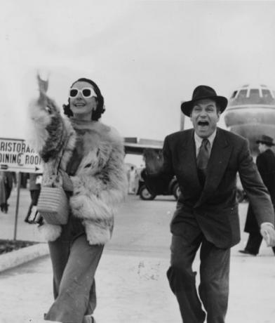 Laurence Olivier et Vivien Leigh arrivant à Rome