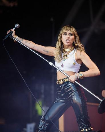 Miley Cyrus se produit au festival de Glastonbury 2019