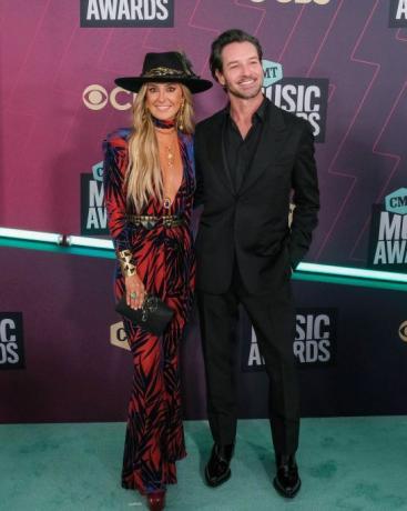 lainey wilson aux cmt music awards