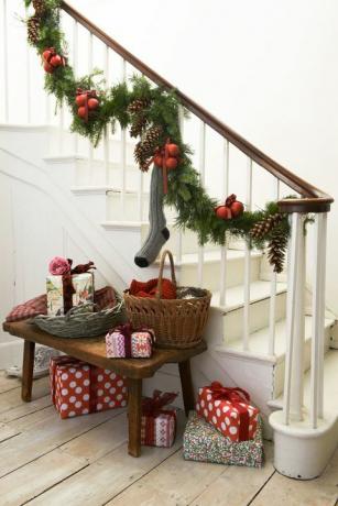 Guirlande de Noël dans les escaliers