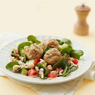 salade d'orzo aux boulettes de poulet