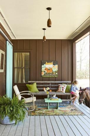 porche de couleurs de peinture brune