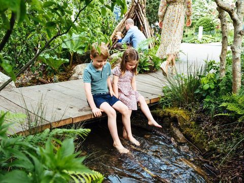 Kate Middleton offre à Prince George, à la princesse Charlotte et à Prince Louise une visite privée du jardin Back to Nature