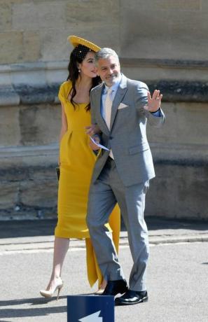 Amal Clooney porte une Prada personnalisée pour un mariage royal