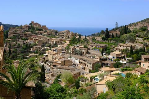 paysage urbain aux beaux jours, deia, majorque