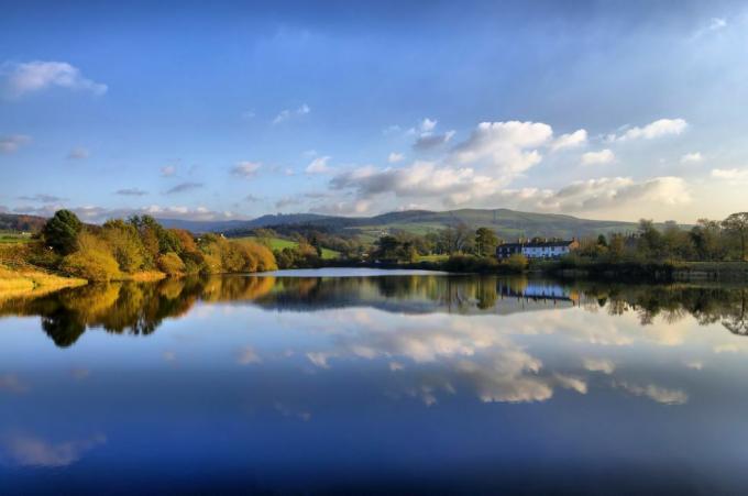 Réflexion, Plan d'eau, Nature, Ciel, Paysage naturel, Environnement naturel, Nuage, Ressources en eau, Paysage, Banque, 