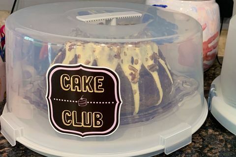 porte-gâteau avec logo du club de gâteau