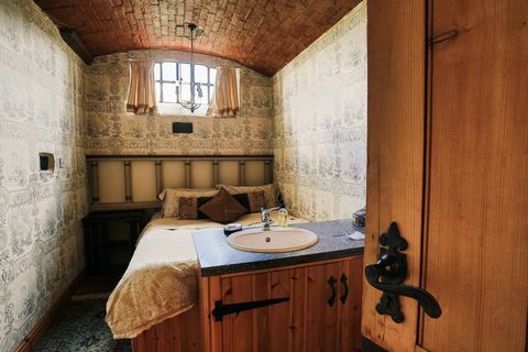 The Old Court - salle de prison - Bristol - Savills