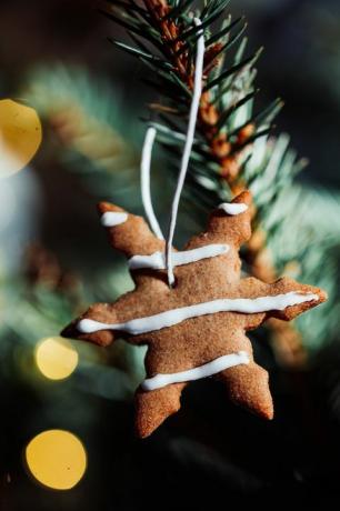 biscuit accroché au sapin de noël