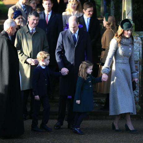 La famille royale assistant au service religieux du jour de Noël à l'église Sainte-Marie-Madeleine sur le domaine de Sandringham le 25 décembre 2019