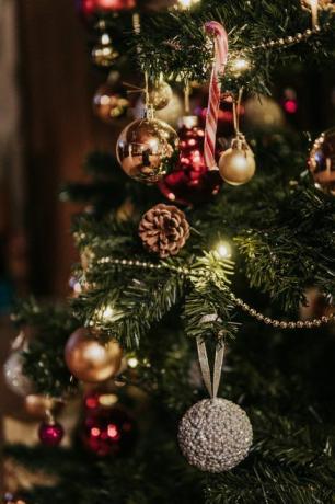 boules sur l'arbre