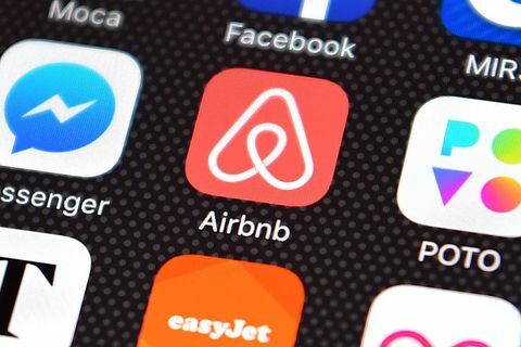 Application Airbnb sur téléphone mobile