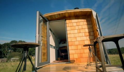 Channel 4 - George Clarke's Amazing Spaces - remorque pour bovins - camping-car de luxe - terrasse