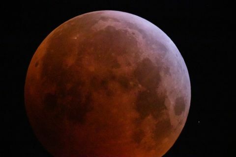 L'éclipse lunaire totale donne à janvier une lune de sang