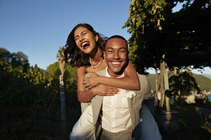 Laughing Man ferroutage femme dans le vignoble