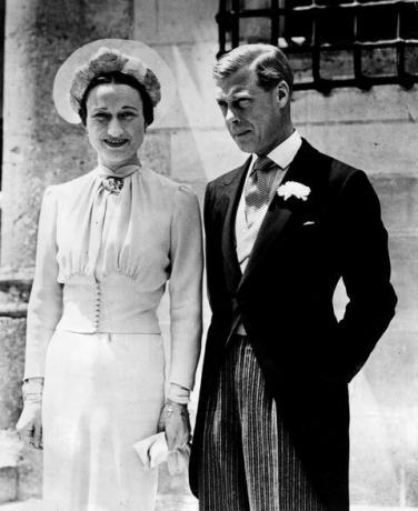 Wallis Simpson avec le duc de Windsor, anciennement le roi Édouard VIII, le jour de leur mariage, 1936