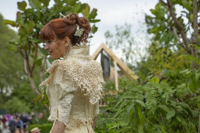 robe de mariée biodégradable exposition de fleurs de Chelsea