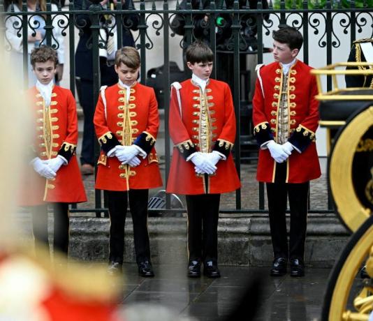 jour du couronnement de leurs majestés le roi charles iii et la reine camilla