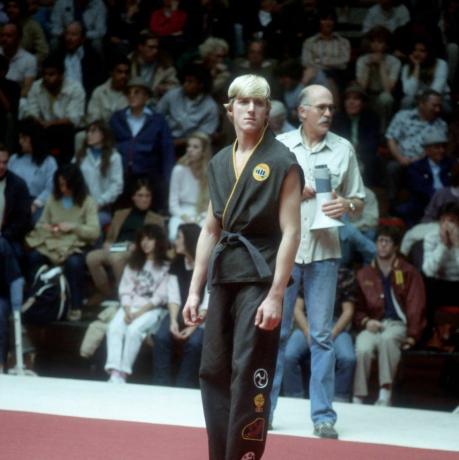 william zabka dans une scène du film 'the karate kid' de 1984