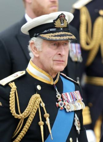 le roi charles iii aux funérailles de sa mère, la reine elizabeth ii