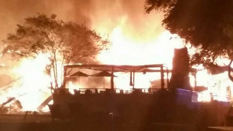 Un incendie brûle le complexe de Tapatio Springs, propriété du détroit de George, au Texas