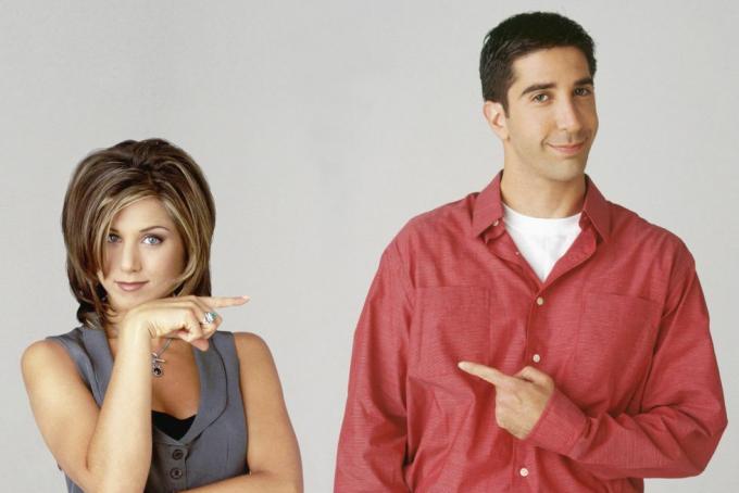 amis saison 2 en photo lr jennifer aniston dans le rôle de rachel green, david schwimmer dans le rôle de ross geller photo par nbcu photo banknbcuniversal via getty images via getty images