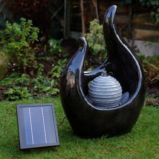 Caractéristique de l'eau en marbre solaire Gardenwize