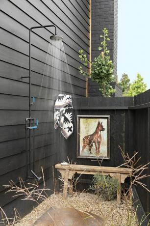 le cottage du sud de la californie de type outdoor, la douche extérieure raili clasen du propriétaire