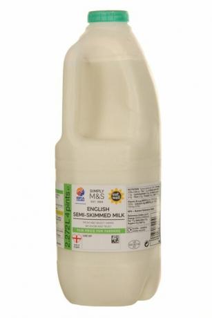 Marks & Spencer est le premier détaillant à vendre du lait assuré RSPCA