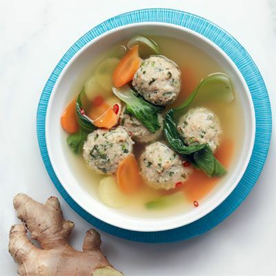 soupe aux boulettes de viande au gingembre avec bok choy