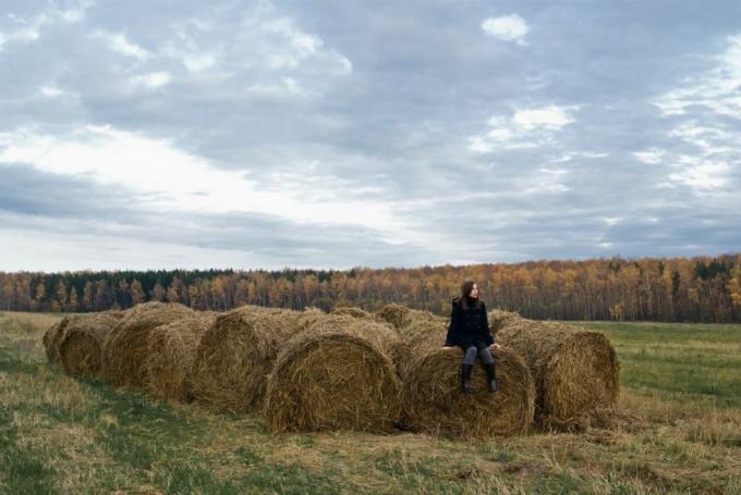 fille sur le terrain