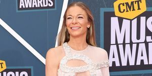 leann rimes le grand pantalon de survêtement leann rimes au tapis rouge des country music awards