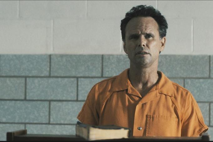 Walton Goggins dans le rôle de Boyd Crowder en combinaison de prison orange avec la finale primitive de la ville justifiée par la Bible