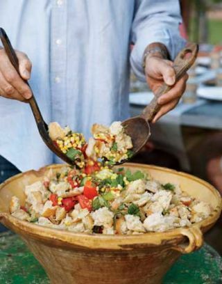 bol de salade de pain du sud-ouest