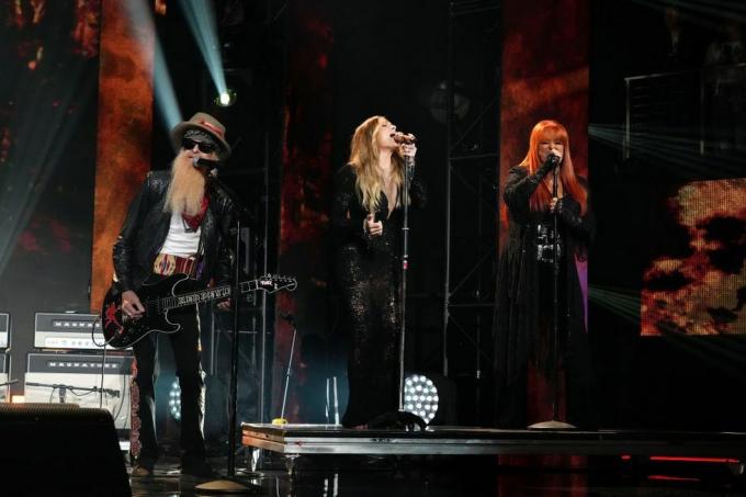 leann rimes et wynonna judd se produisent sur scène