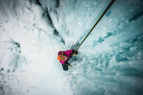 alpinisme femme neige glace