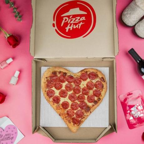 pizza hut pizza en forme de coeur
