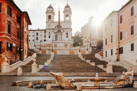 Piazza di Spagna Rome Italie personnes au lever du soleil