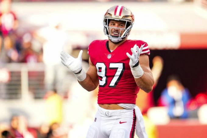 santa clara, ca 21 septembre nick bosa 97 des 49ers de san francisco célèbre au stade de lévis le 21 septembre 2023 à santa clara, californie photo par cooper neillgetty images