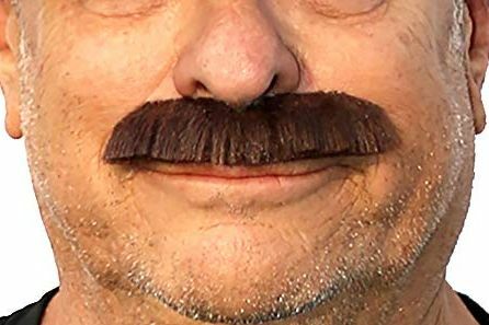 Moustache adhésive