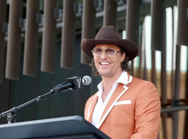 austin, texas 19 avril université du texas ministre de la culture matthew mcconaughey assiste à la cérémonie d'inauguration pour université du texas à austins nouvelle arène polyvalente au centre moody le 19 avril 2022 à austin, texas photo de gary Images: millergetty