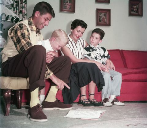 Jerry Lewis et Patti Palmer, vers 1960, avec leurs fils Gary et Ronald.