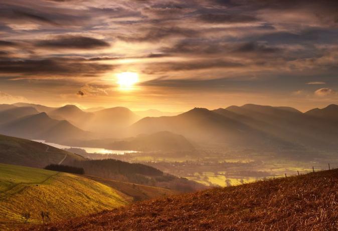 Lever du soleil, Lumière du soleil, Reliefs montagneux, Sky, Nuage, Highland, Colline, Paysage, Pente, 