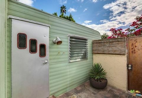 Cette maison de remorque rétro Palm Springs peut être à vous pour seulement 55 000 $
