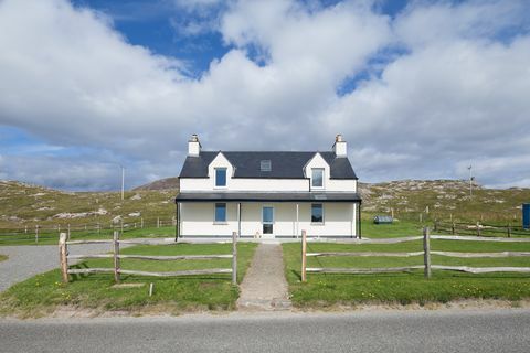 le chalet est à vendre sur l'île écossaise éloignée de l'île de harris