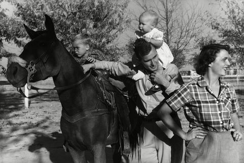 george, pauline, barbara bush et george h.w. buisson