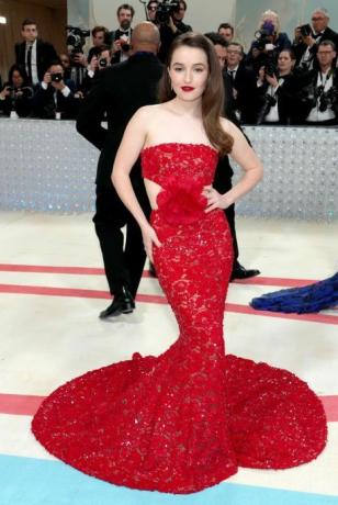 new york, new york 01 mai kaitlyn dever assiste au gala du met 2023 célébrant karl lagerfeld une ligne of beauty au Metropolitan Museum of Art le 01 mai 2023 à new york photo de jeff kravitzfilmmagie